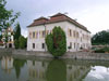 Zámek Kratochvíle - vila na ostrůvku při pohledu od východu