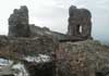 Hrad Lichnice - zdivo půdorysně komplikovaného paláce v severozápadním nároží