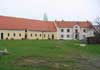 Hrad Švihov - hospodářské budovy v předhradí při severozápadní frontě vnějšího opevnění