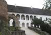 Hrad Velhartice - zámecké Huaertovo křídlo a komunikace vedoucí do jádra původního hradu