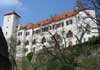 Hrad Bítov - jižní průčelí hradního paláce s přistavěnou hranolovou věží