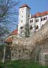 Hrad Bítov - hranolová věž s průjezdem vstupu do hradu od jihovýchodu