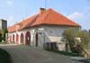 Hrad Bítov - budeova koníren na severu nádvoří dnes sloužící jako restaurace