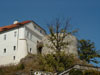 Hrad Bečov nad Teplou - pozůstatek bergfritu v čele jádra hradu