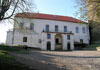 Hrad Svojanov - starý, empírově přestavěný palác - nádvorní průčelí