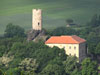 Zámek Skalka - celkový pohled na hrad a zámek od severovýchodu