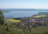 Hrad Děvičky - pohled z hradu na obec Pavlov a třetí novomlýnské jezero Hrad Děvičky - pohled z hradu na obec Pavlov a třetí novomlýnské jezero